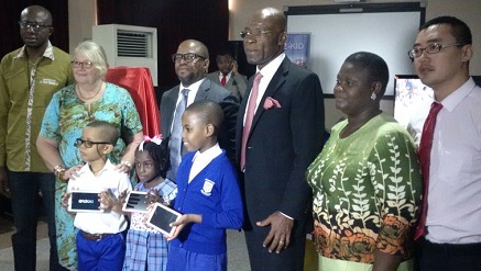 (L-r): Chukwuemeka Agbata, media entrepreneur and founder CFA Tech; Mrs. Ailsa Griffiths, head teacher, St. Saviour’s School; Adebayo Adesina, zonal head of Commercial Banking Division - Island Zone and Deputy General Manager, Access Bank Plc; Leo Stan Ekeh, chairman, Zinox Group; Mrs. Bisi Olaleye, ICT Correspondent, The Sun Newspapers, and Mr. Kyle, general manager of Western African Region, Shenzhen Kstar Science & Technology Co. Ltd, along with pupils from invited schools displaying the new Kids Legacy